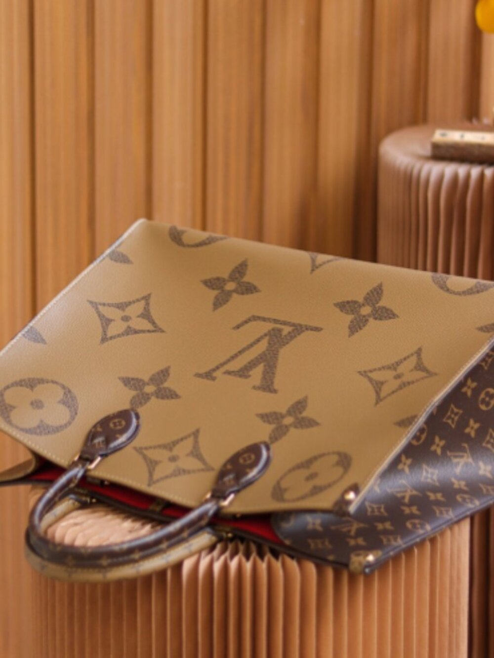 Louis Vuitton Tote Bags - Picture 5 of 7
